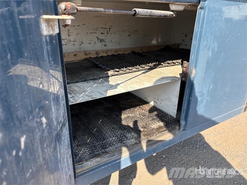International 4400SBA Flakbilar/Pickuper