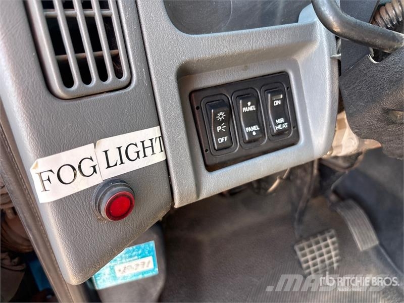 International 4400SBA Flakbilar/Pickuper