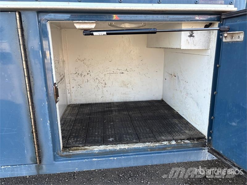 International 4400SBA Flakbilar/Pickuper