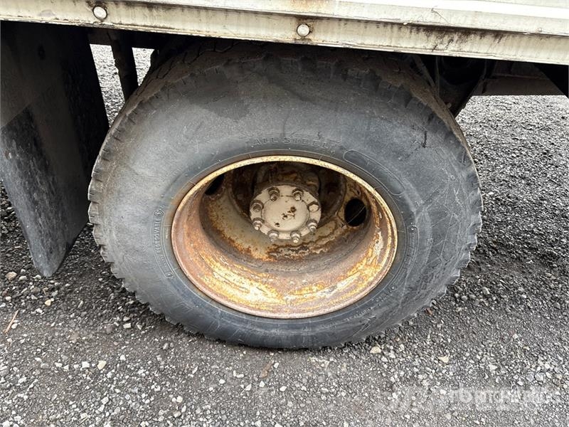 International 4700 شاحنات ذات هيكل صندوقي