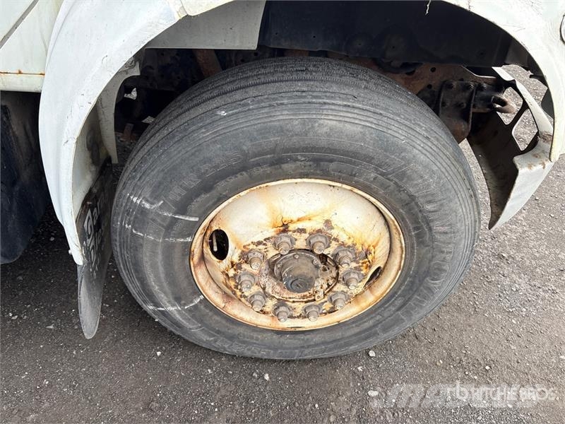 International 4700 شاحنات ذات هيكل صندوقي