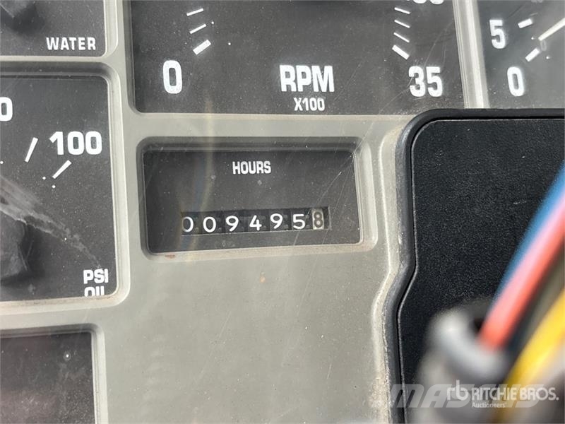 International 4700 Ielu tīrāmās mašīnas