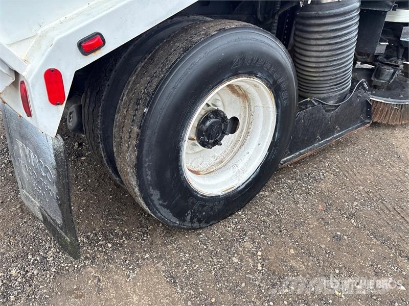 International 4700 Ielu tīrāmās mašīnas