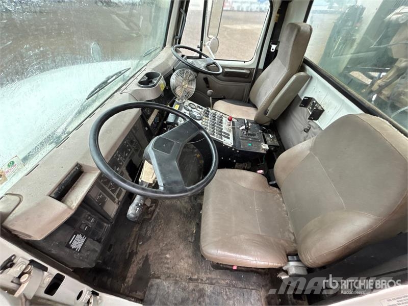 International 4700 Ielu tīrāmās mašīnas