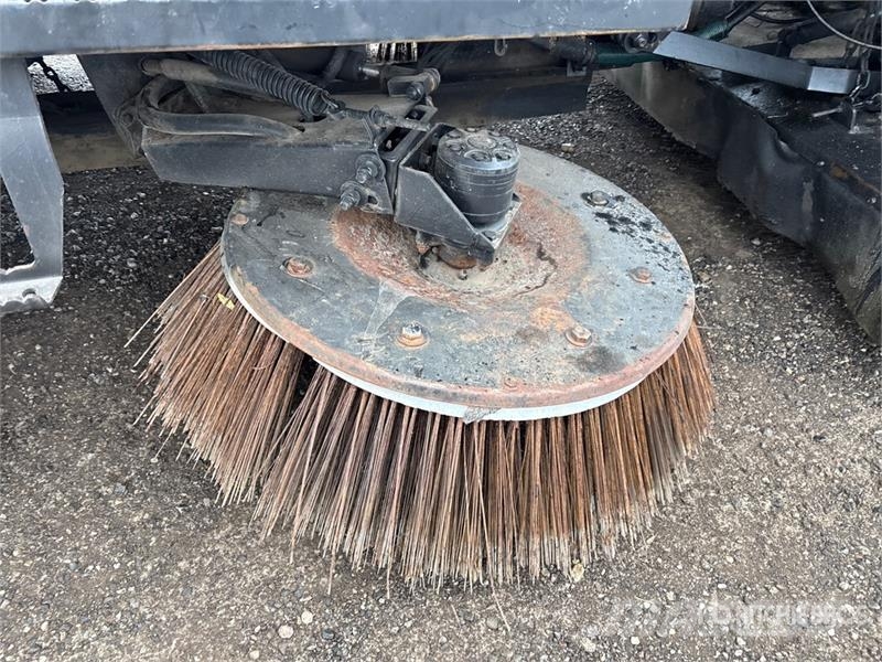 International 4700 Ielu tīrāmās mašīnas