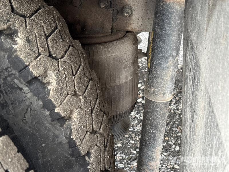 International 4700 شاحنات ذات هيكل صندوقي