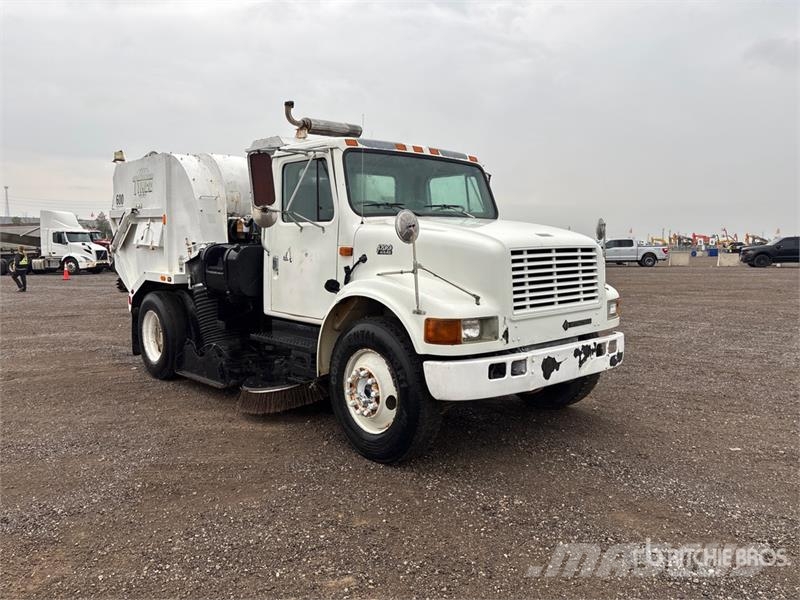 International 4700 Ielu tīrāmās mašīnas