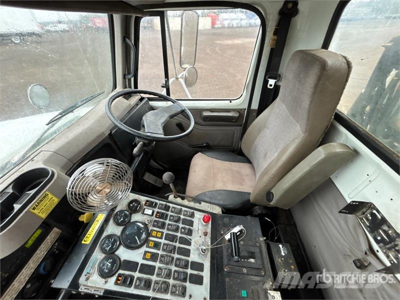 International 4700 Ielu tīrāmās mašīnas