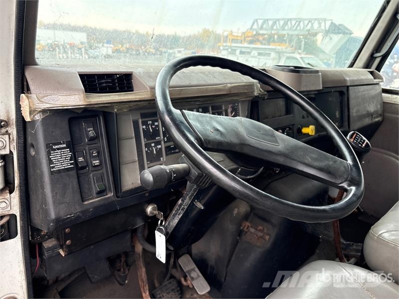 International 4700 شاحنات ذات هيكل صندوقي