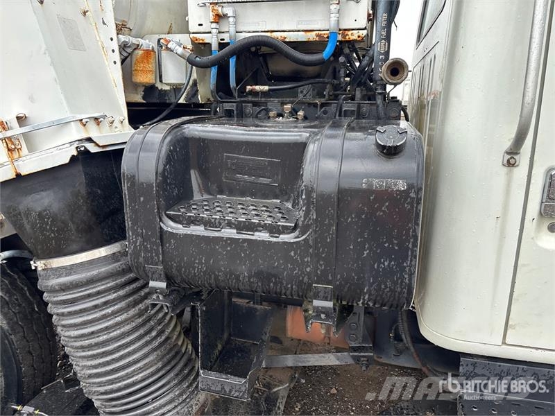 International 4700 Ielu tīrāmās mašīnas