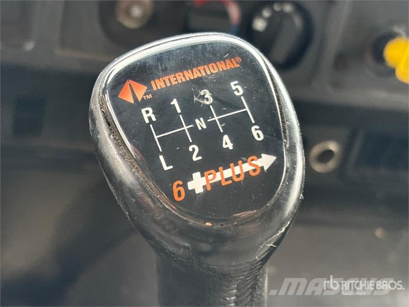 International 4700 شاحنات ذات هيكل صندوقي