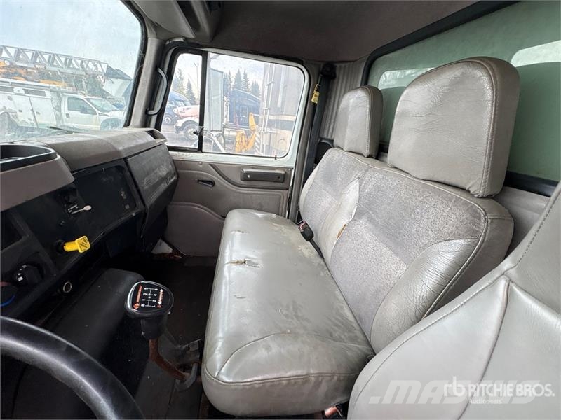 International 4700 شاحنات ذات هيكل صندوقي