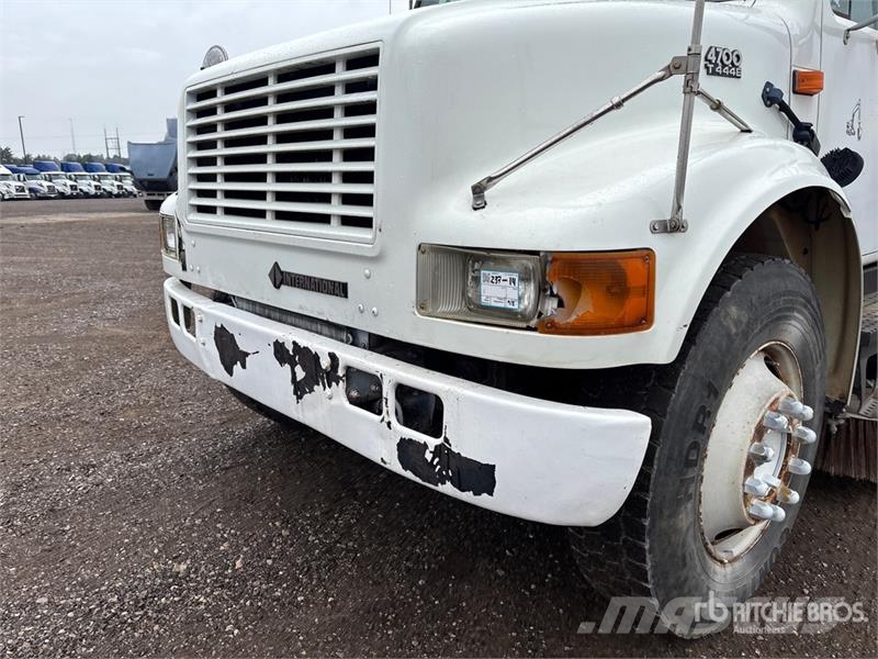 International 4700 Ielu tīrāmās mašīnas