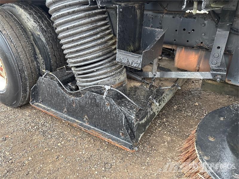 International 4700 Ielu tīrāmās mašīnas