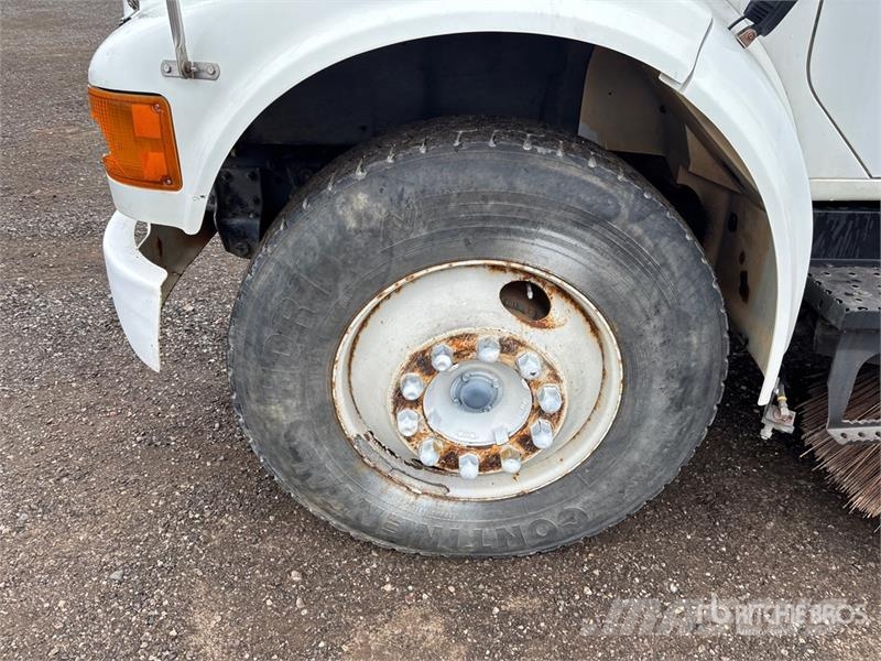 International 4700 Ielu tīrāmās mašīnas