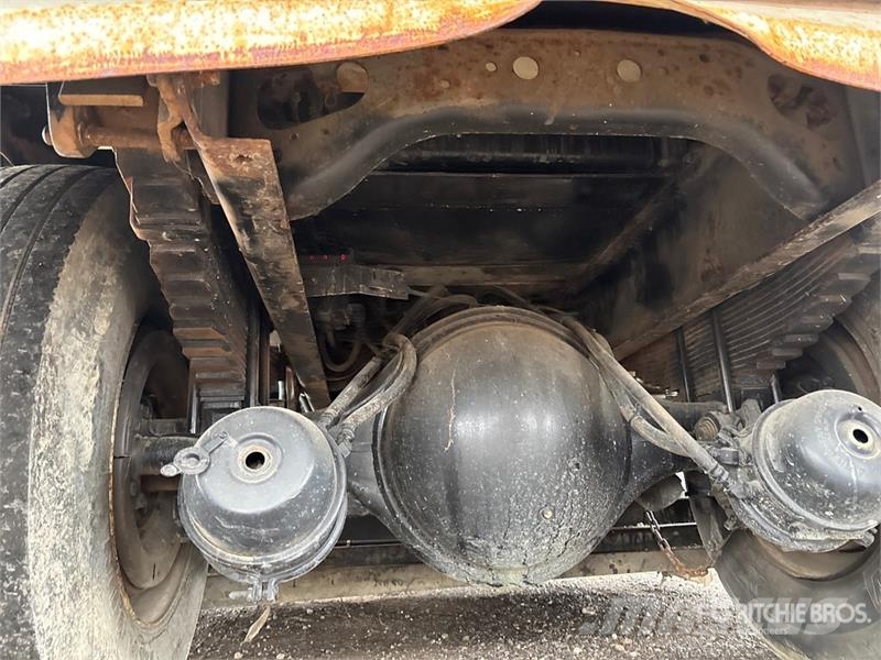 International 4700 Ielu tīrāmās mašīnas