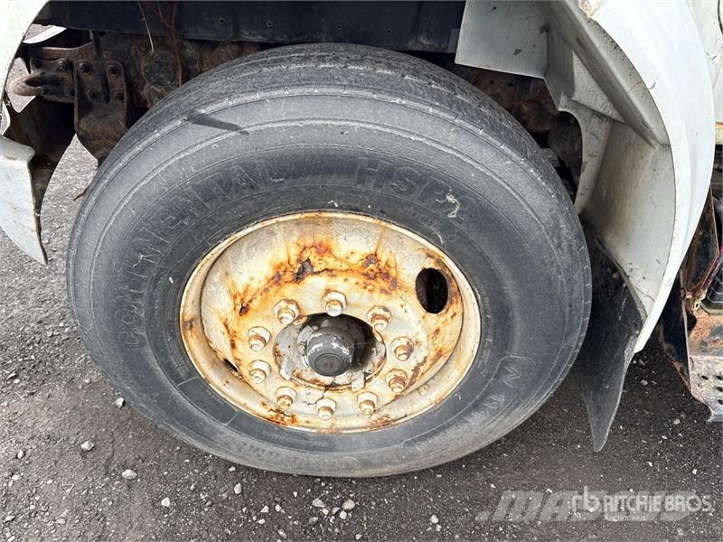 International 4700 شاحنات ذات هيكل صندوقي