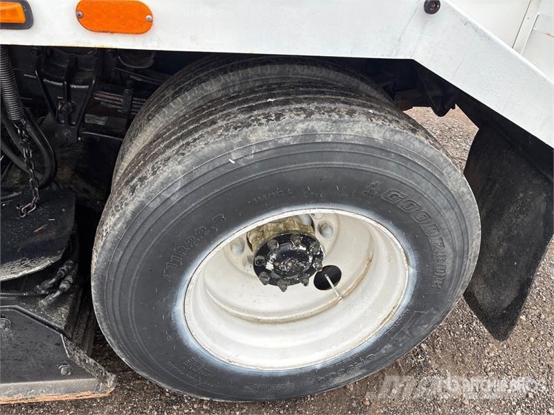 International 4700 Ielu tīrāmās mašīnas