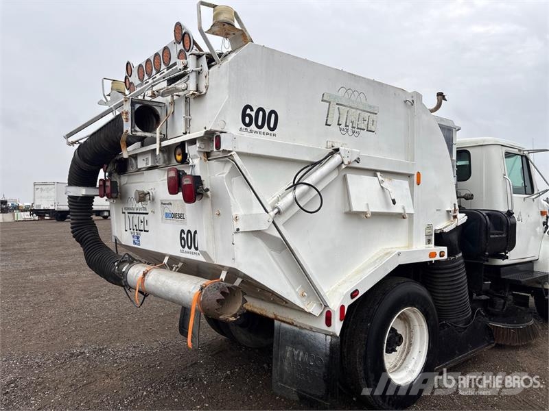 International 4700 Ielu tīrāmās mašīnas