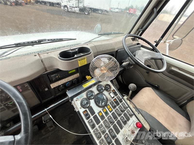 International 4700 Ielu tīrāmās mašīnas