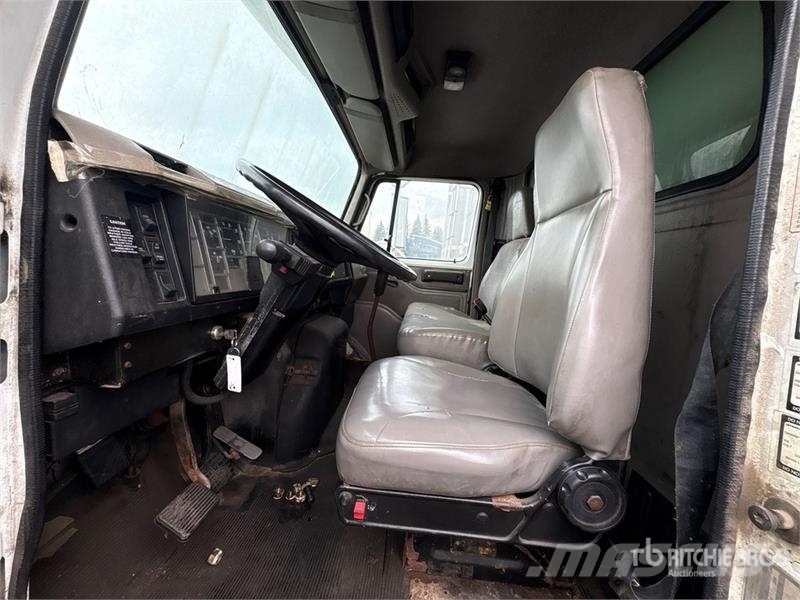 International 4700 شاحنات ذات هيكل صندوقي
