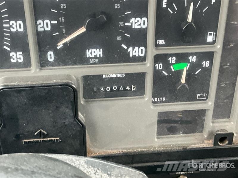 International 4900 Teherautóra szerelt emelők és állványok