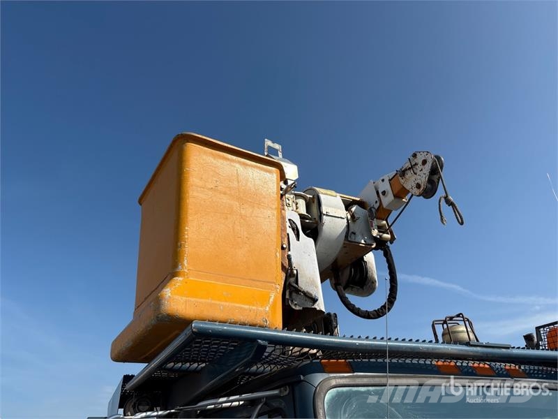 International 4900 卡車裝載高空作業車