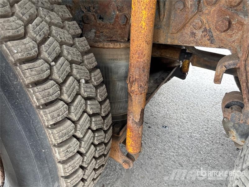 International 4900 Mobile drill rig trucks