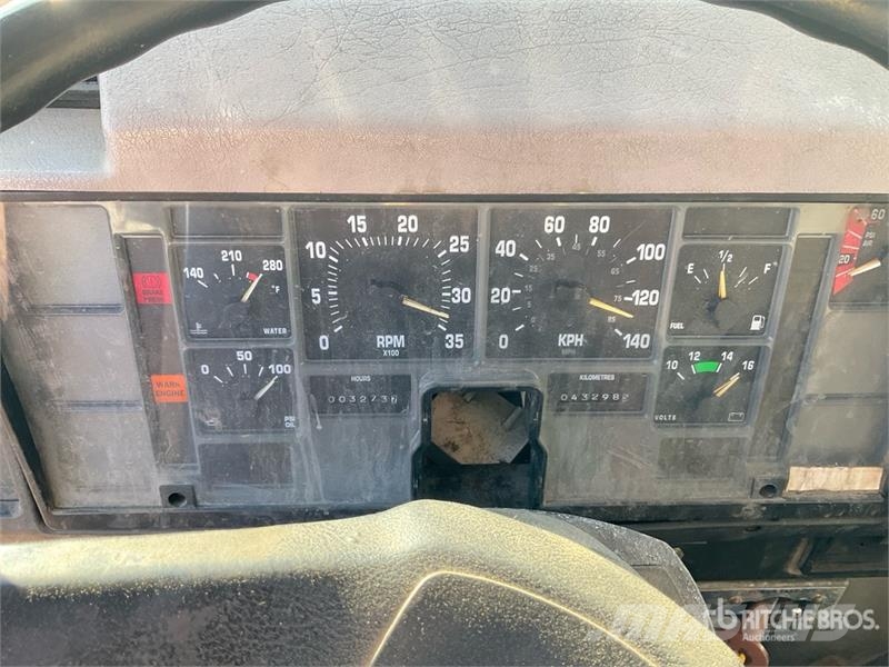 International 4900 Автокрани