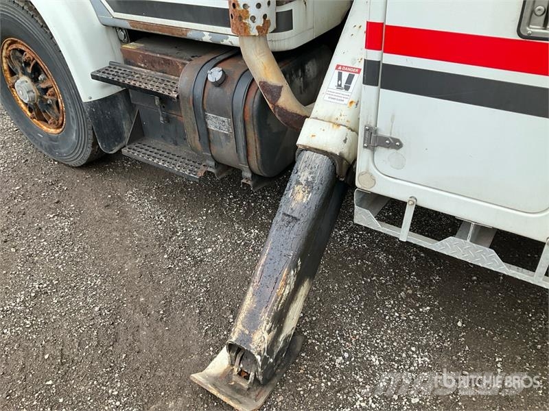 International 4900 Teherautóra szerelt emelők és állványok