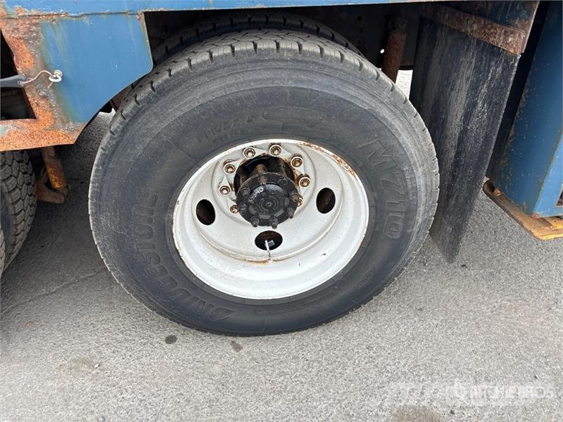 International 4900 Mobile drill rig trucks