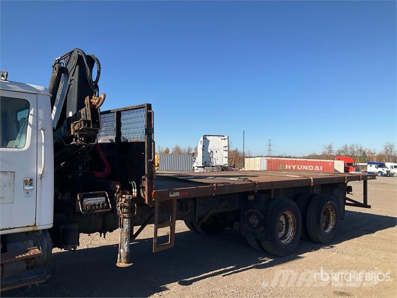 International 4900 Автокрани