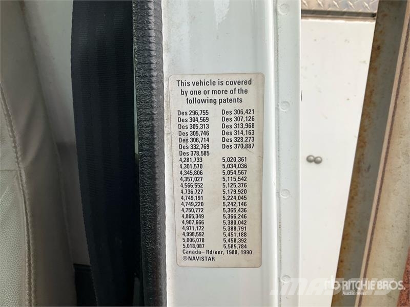 International 4900 Teherautóra szerelt emelők és állványok
