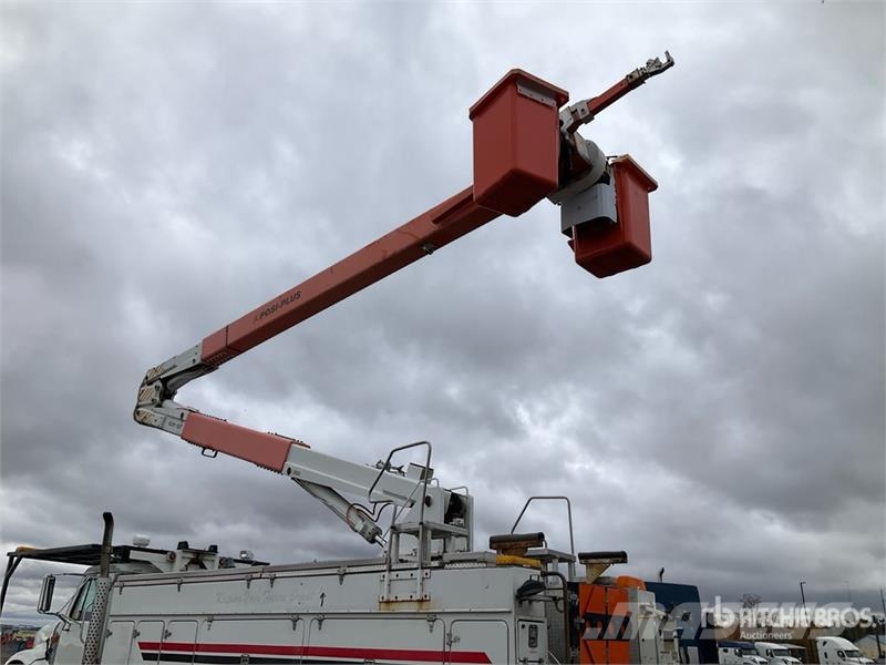 International 4900 Teherautóra szerelt emelők és állványok