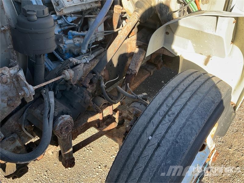 International 4900 Автокрани
