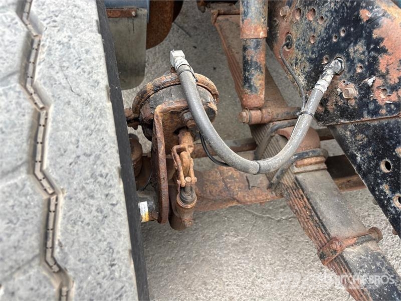 International 4900 Mobile drill rig trucks