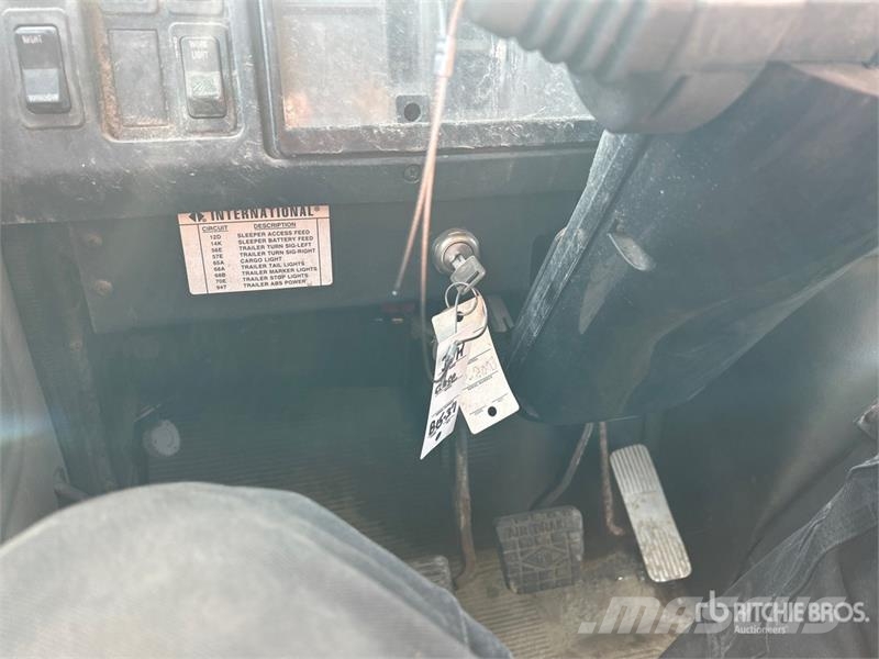International 4900 Cabinas