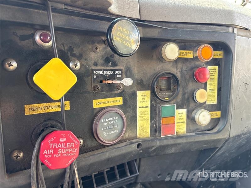 International 4900 卡車裝載高空作業車