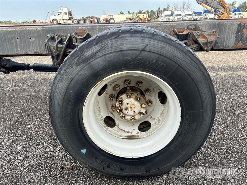 International 4900 Cabinas