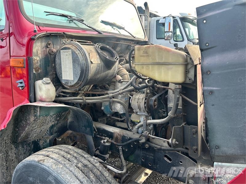 International 4900 Cabinas