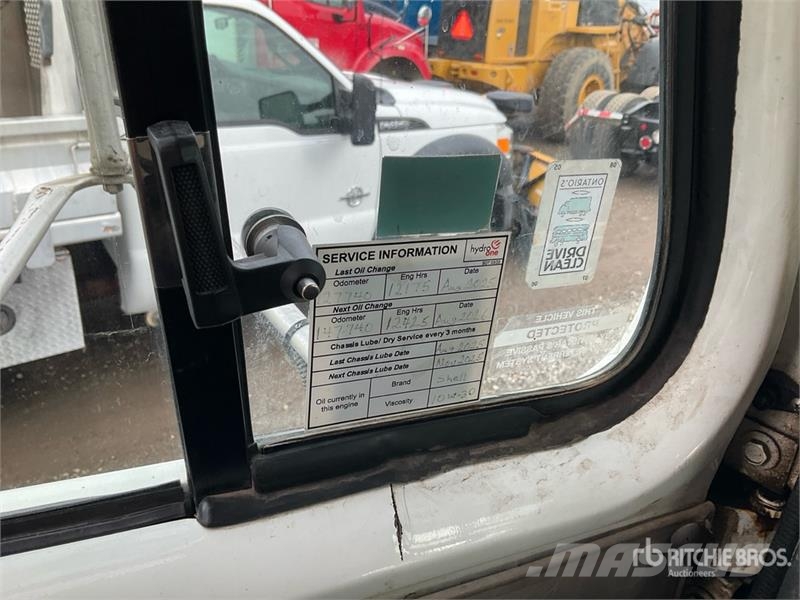 International 4900 Teherautóra szerelt emelők és állványok