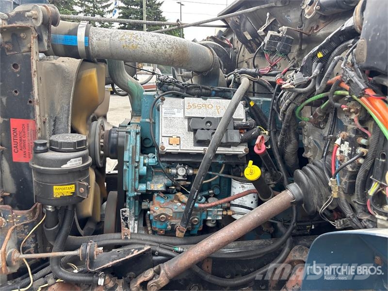 International 4900 Mobile drill rig trucks