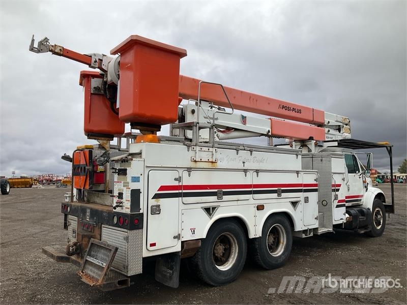 International 4900 Teherautóra szerelt emelők és állványok