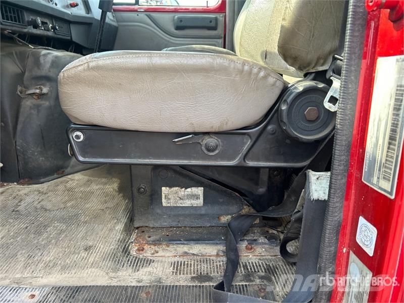 International 4900 Cabinas