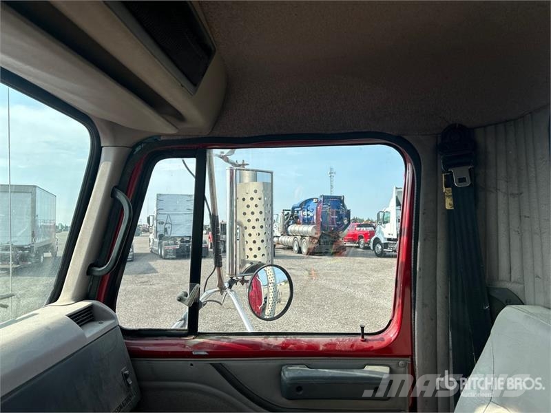 International 4900 Cabinas