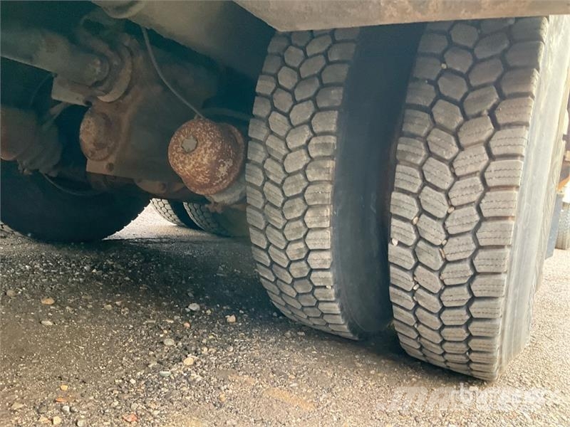 International 4900 Teherautóra szerelt emelők és állványok