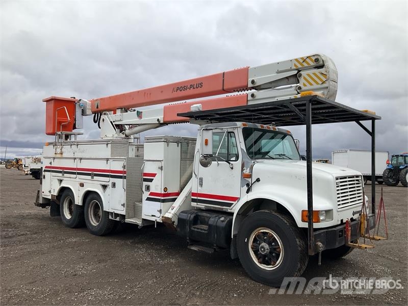 International 4900 Teherautóra szerelt emelők és állványok