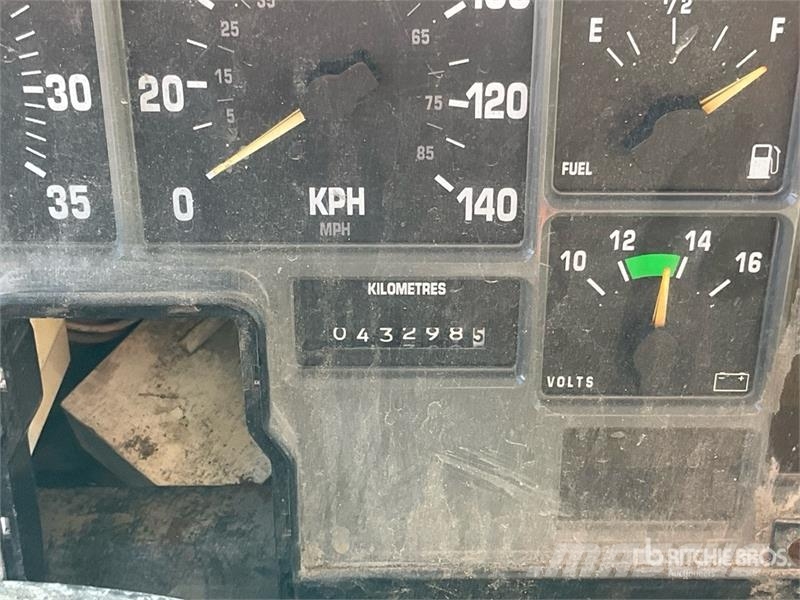 International 4900 Автокрани