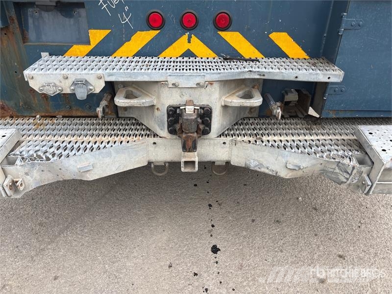 International 4900 Mobile drill rig trucks