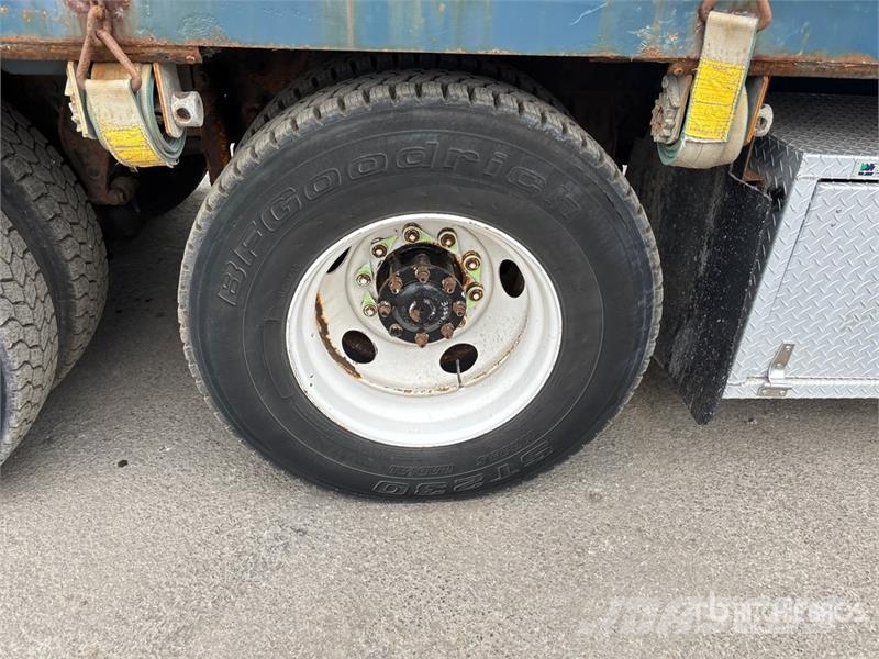 International 4900 Mobile drill rig trucks